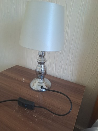 Chrome metal table - lamp,, white
