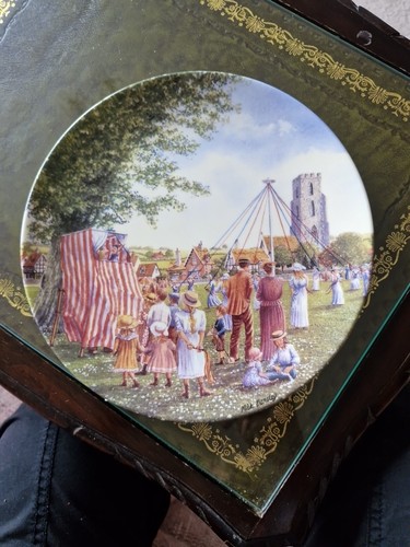 Royal doulton wall plate - royal,
