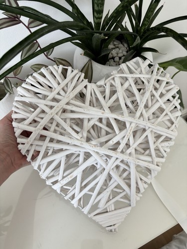 White wooden heart woven - white,