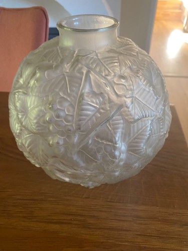 Lalique style moulded vase - moulded,