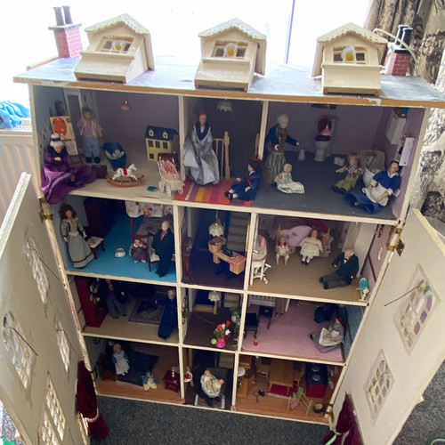 Large wooden 3 storey - large,