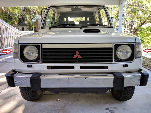 Clear mitsubishi pajero - mitsubishi,