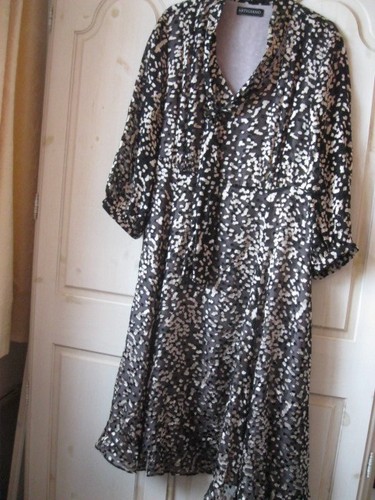 Black cream textured dress - black/cream,