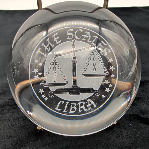 Melbourne crystal paperweight - melbourne,