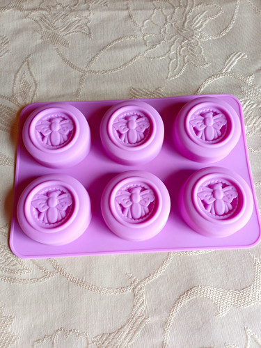 Purple silicone bee round soap - round,