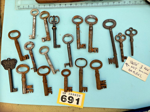 Small vintage keys - keys, suitable