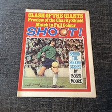 Shoot Magazine - 8 Aug 1970 - Charity Shield Pat Jennings Ernie Hunt Alan Hunter