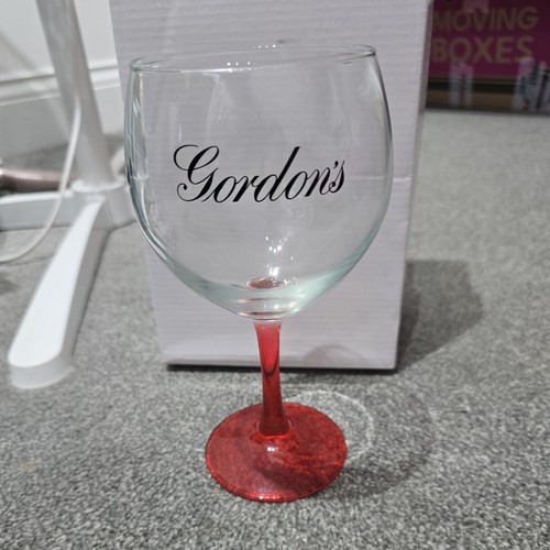 Gordon premium pink gin - pink,