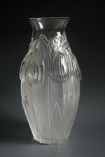LALIQUE TULIPS GLASS VASE