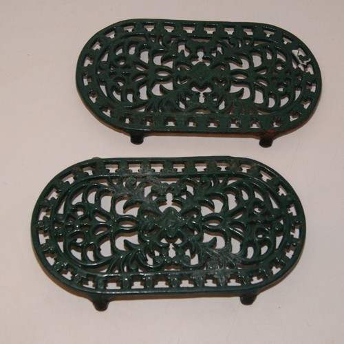 Vintage green oval cast - green,