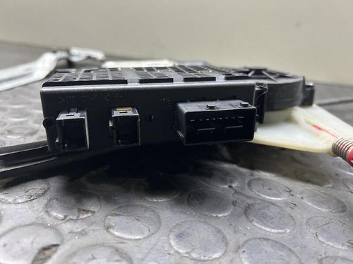 9682495680 front power window