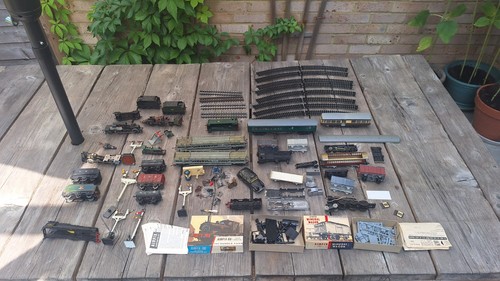 Trains track and parts joblot - and,