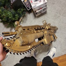 NECA Gears of War 2 Gold Lancer Replica 1:1 Scale