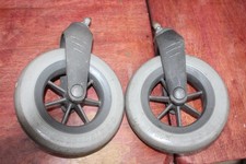 Pair of chunky Front