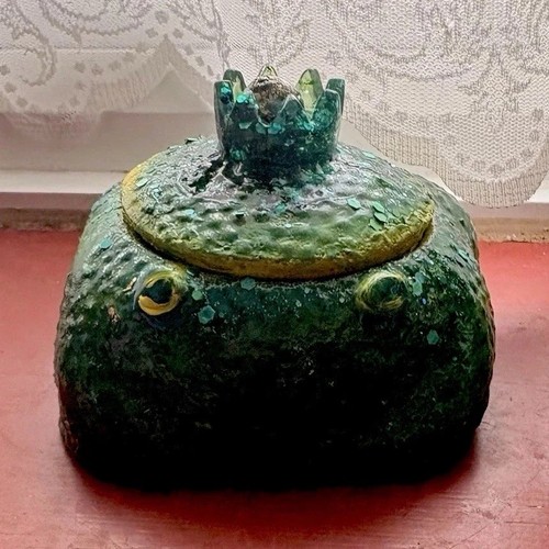 Hand made frog - hand, box