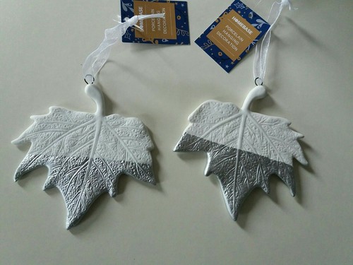New 2 x hanging porcelain - hanging,