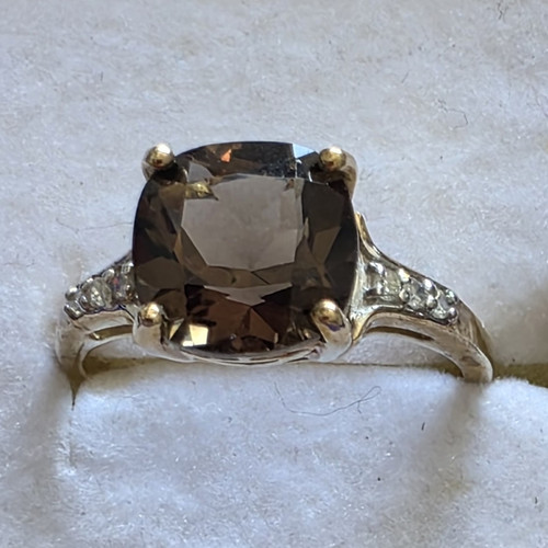 9ct yellow gold - yellow, cushion