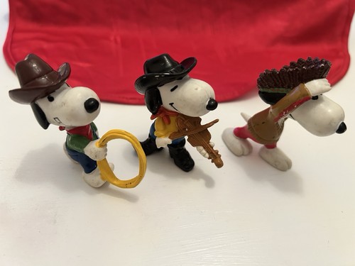 Vintage lot peanuts - of,
