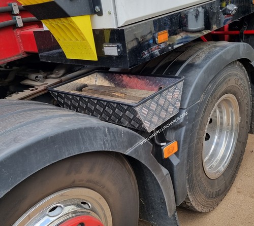 Pair alloy chequer wheel - alloy, arch