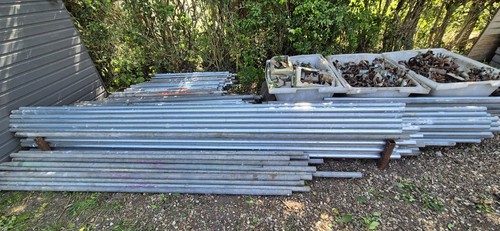 Job lot scaffolding poles - lot, &