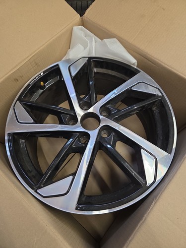 8v0601025eq audi alloy - s3,