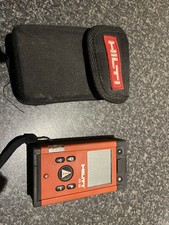HILTI PD 30 LASER DISTANCE MEASURE WITH BATTERY AND CASE.