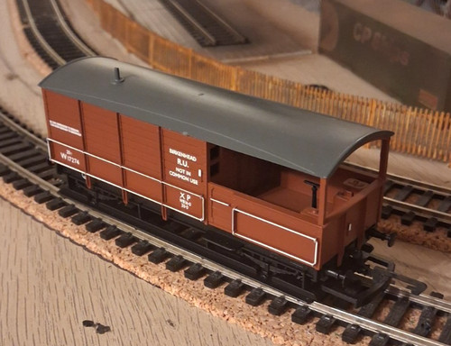 Hornby brown 20t brake - 20t, van