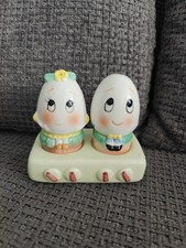 Eggs Salt And Pepper Shakers  / Eggs On A Cooker?