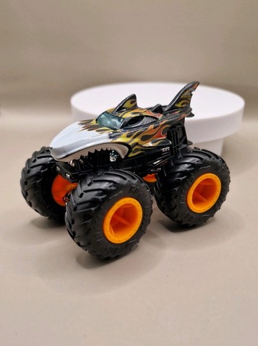 Hot wheels monster truck - hot,