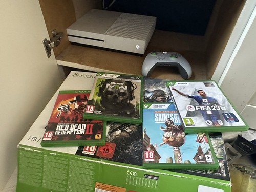 Xbox one 1tb white - console, and
