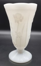 ANTIQUE VICTORIAN ERA BOHEMIAN MILK WHITE OPALINE GLASS ENGRAVED VASE FRANCE