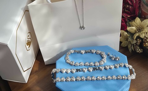 Ariana grande swarovski - x,
