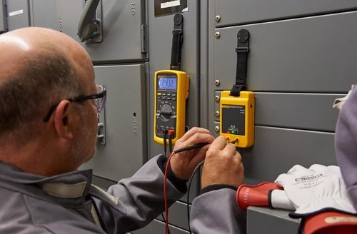 Fluke voltage and continuity - voltage,