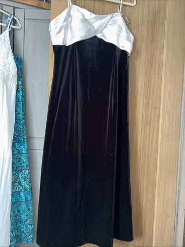 Black velvet gown size - gown, 18