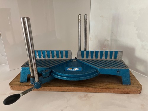 Mitre box angle cutting - angle, guide