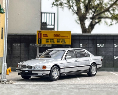Silver bmw 750il - cz,