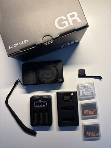Ricoh iiix camera boxed - ricoh, gr
