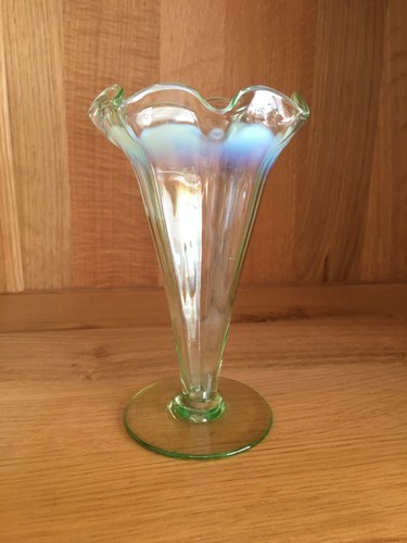 Uranium bud vase green fluted - green,