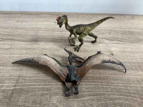 Papo oviraptor with egg - papo,