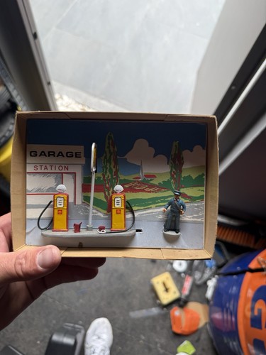 Shell petrol pump die cast - shell,