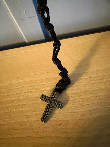 Black cord necklace - black,