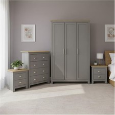 4-Piece Bedroom Set: Wardrobe