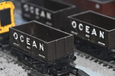 Hornby Ocean 7 Plank Open Coal Wagon x3 Three Matching Trucks vgc OO Brown