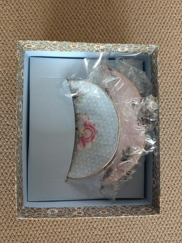 Wedgwood cuckoo cake stand - cuckoo,