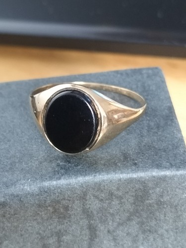 9ct signot ring size - , y