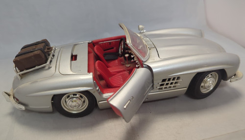 Burago gold mercedes benz 300 - ,