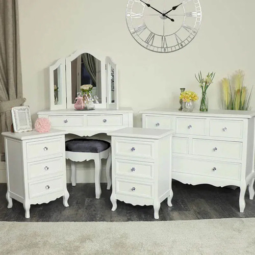 White bedroom furnitue set