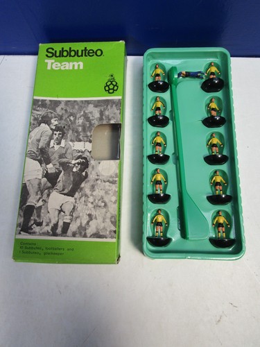 Vintage subbuteo wolves - subbuteo,