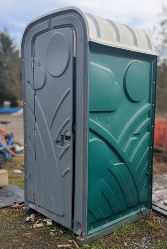 Mobile toilet with - mobile,