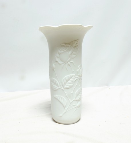 Kaiser bisque18cm vase - , signed